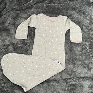 Miracle Baby tie sleep sack with hat 0-6 months